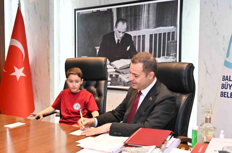 Başkan Akın, makamını çocuklara devretti