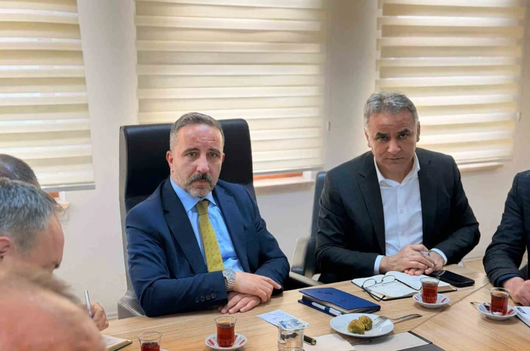 Başkan Albayrak: "Perşembe’de alt ve üstyapı çalışmalarımız hız kesmiyor"
