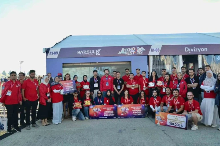 Başkan Altay "2025 TEKNOFEST İstanbul"dan 18 ödülle dönen kapsül takımlarını tebrik etti