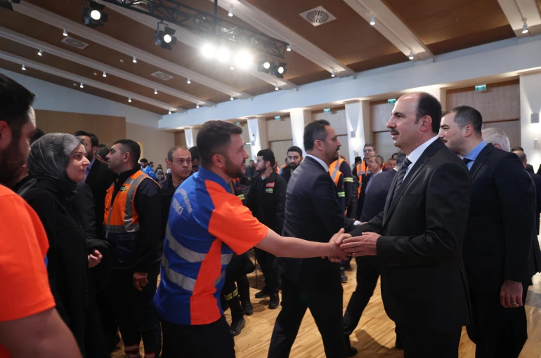 Başkan Altay Büyükşehir ve KOSKİ personeliyle bayramlaştı