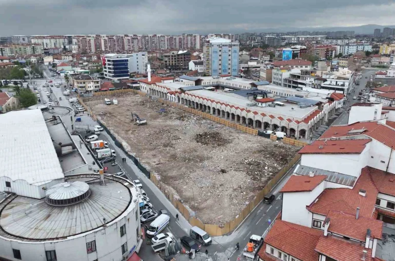 Başkan Altay, Konya’ya değer katacak dönüşümde yıkım çalışmasının tamamlandığını açıkladı