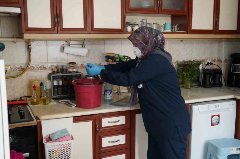 Başkan Balaban talimat verdi yaşlı kadının evi pırıl pırıl yapıldı