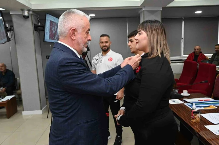 Başkan Başdeğirmen, başarılı sporcuları ödüllendirdi