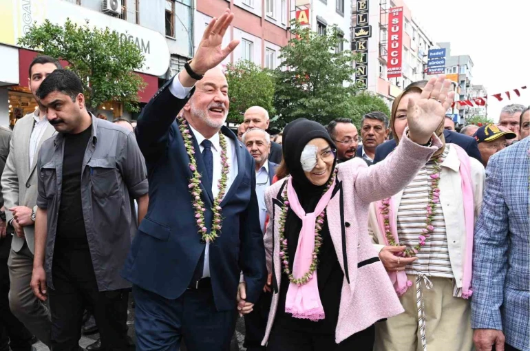 Başkan Başdeğirmen: "Gül festivalimizi birlik ve beraberlik içinde dünyaya tanıttık"