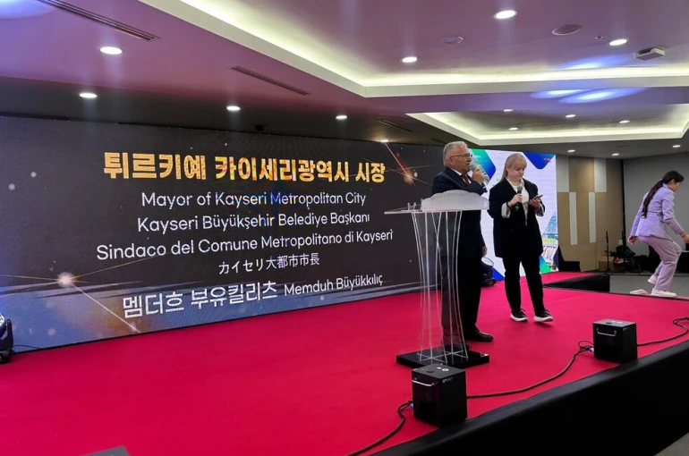 Başkan Büyükkılıç, Güney Kore’nin kardeş şehri Yongin’deki onuruna verilen yemekte konuştu 