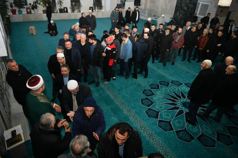 Başkan Büyükkılıç, sabah namazında vatandaşlarla buluştu