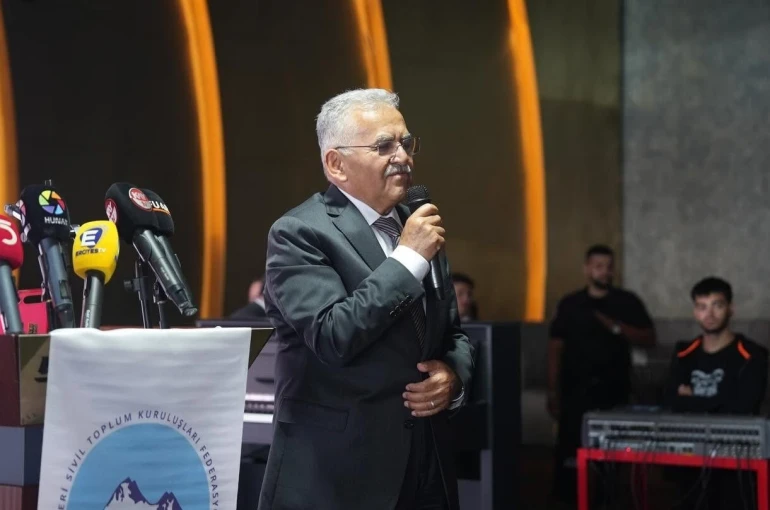 Başkan Büyükkılıç’tan 8. Kayserililer Zirvesi’nde birlik, beraberlik ve dayanışma vurgusu