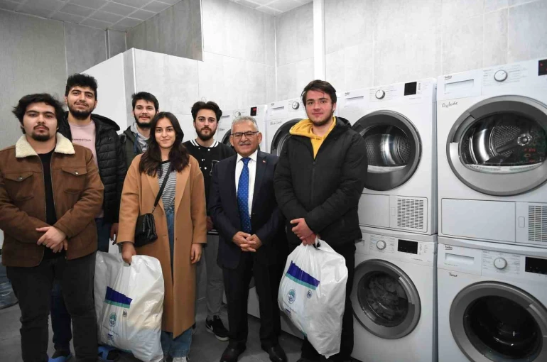 Başkan Büyükkılıç’tan öğrencilere anlamlı destek: Büyükşehir 11 bin öğrencinin çamaşırını ücretsiz yıkadı