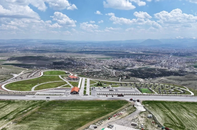 Başkan Çolakbayrakdar: "Erciyes manzaralı millet bahçesi, doğa, manzara ve huzurun buluştuğu yer"