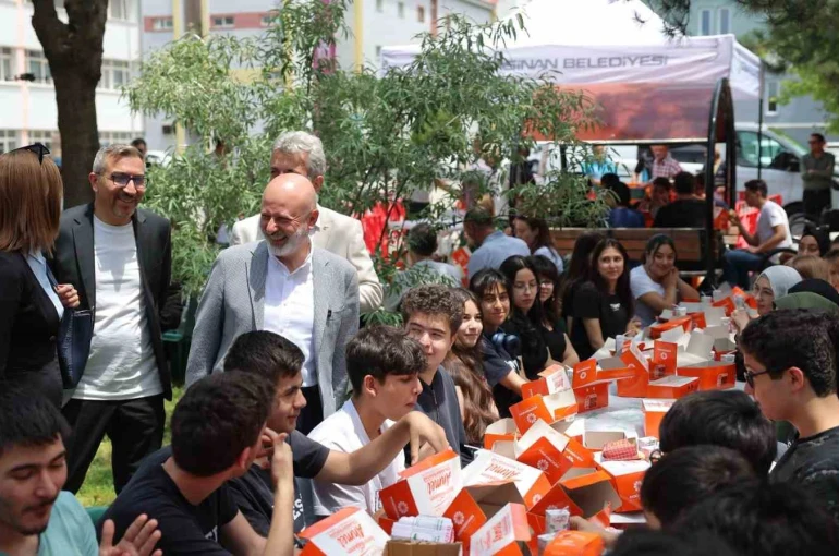Başkan Çolakbayrakdar: "Gençlerimizin hayallerine dokunan projeler üretmeye devam edeceğiz"