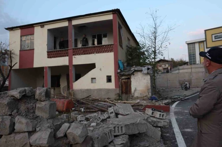 Başkan Çolakbayrakdar Uğurevler’de: "Geleceğin modern mahallesini inşa ediyoruz"