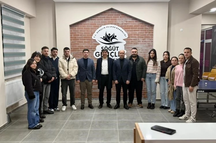 Başkan Durgut gençlerle Gençlik Merkezi’nde buluştu