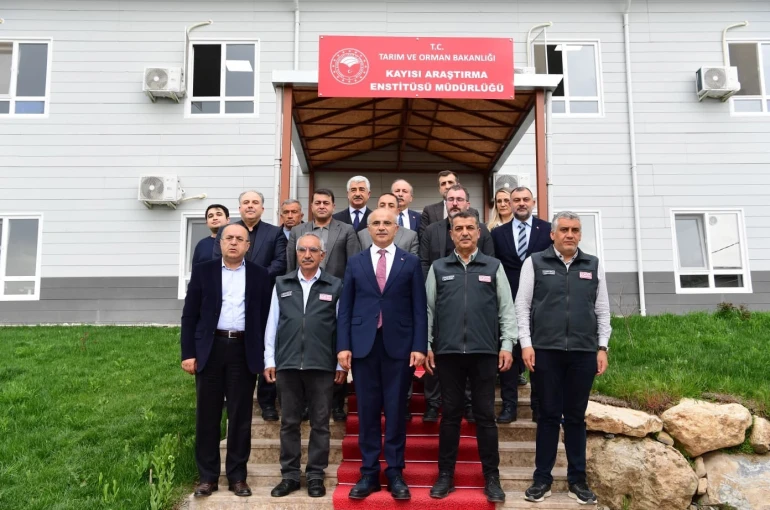 Başkan Er: "Kayısı Enstitüsü alanını Malatyalılara nefes olacak bir projeyle açacağız"
