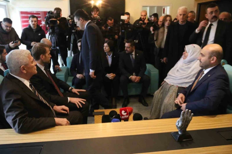 Başkan Güneş’i ziyaret eden İYİ Parti Genel Başkanı Dervişoğlu: "Paylaşımlar ve ifadeler toplumsal birliğimize zarar verdiği kadar geleceğimizde de olumsuz izler bırakıyor"