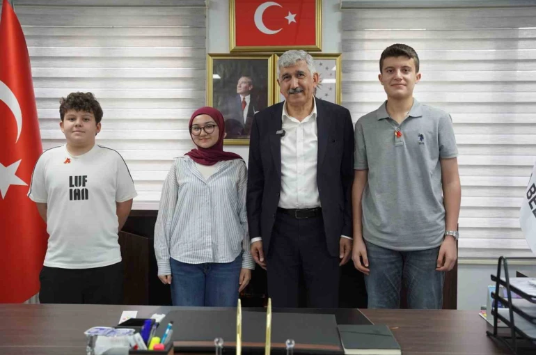 Başkan Hallaç, başarılı öğrencileri halkın makamında ağırladı