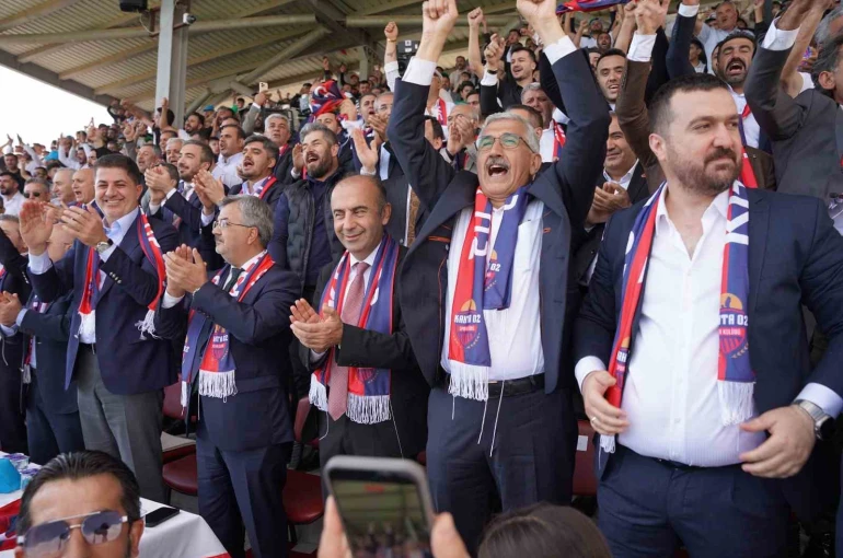 Başkan Hallaç’tan Kahta02 Spor için güçlü destek çağrısı