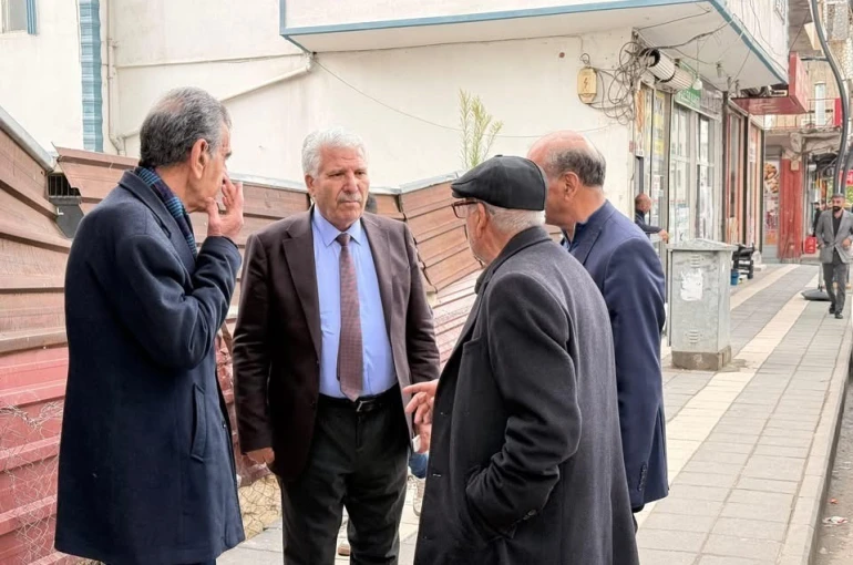 Başkan Karamehmetoğlu esnaf ve vatandaşlarla bir araya geldi