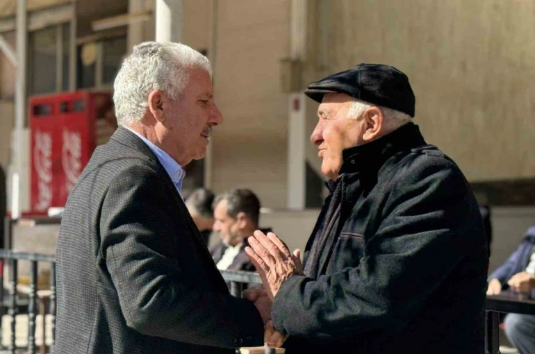 Başkan Karamehmetoğlu, vatandaşlarla bir araya gedi
