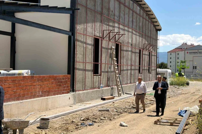 Başkan Kavaklıgil, Tosya Düğün Salonu’daki çalışmaları inceledi