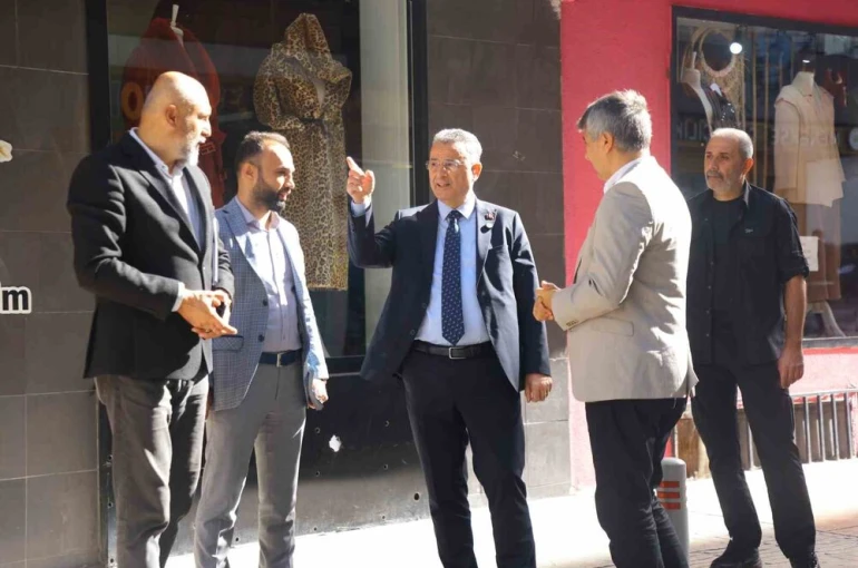 Başkan Kurnaz: "Gazi Caddesi daha modern ve daha aydınlık bir görünüme kavuşacak"