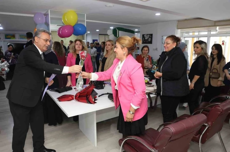Başkan Kurnaz’dan öğretmenlere anlamlı jest: "Geleceğimizi şekillendiriyorsunuz"