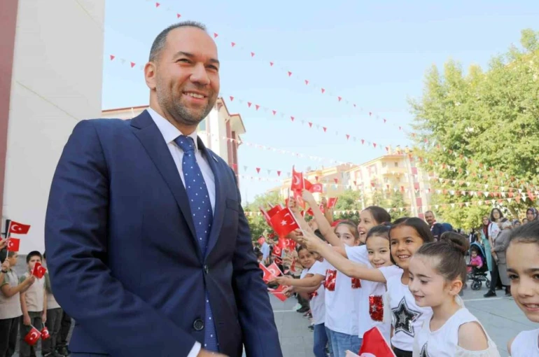 Başkan Özdemir: "Eğitim, geleceğimizi aydınlatan en önemli ışıktır"