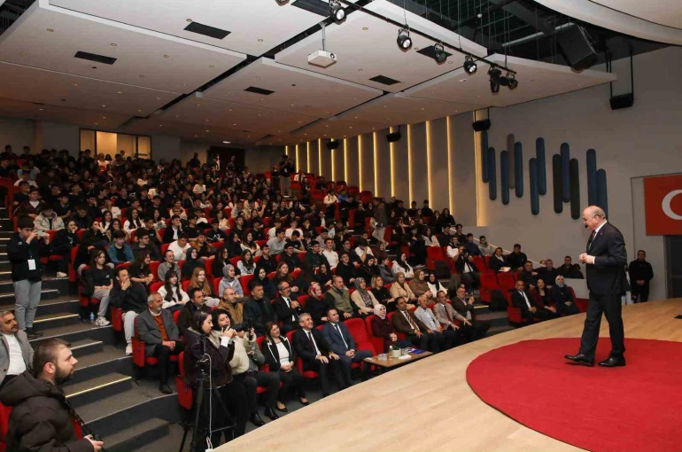 Başkan Özlü gençlere hem kariyer sırlarını hem de yeni hayalini anlattı