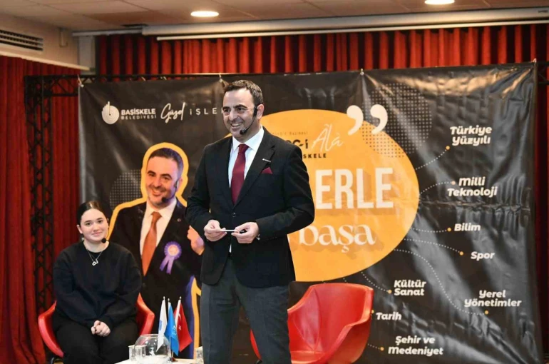 Başkan Özlü: "Hedefi olan genç, güçlü Türkiye demektir"