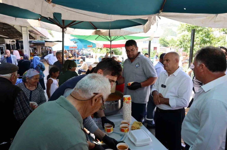 Başkan Öztürk kapalı pazar yerinde esnaf ve vatandaşlarla buluştu