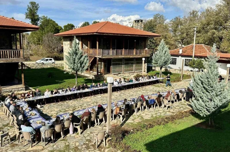Başkan Pütün ilçede görev yapan öğretmenlerle bir araya geldi