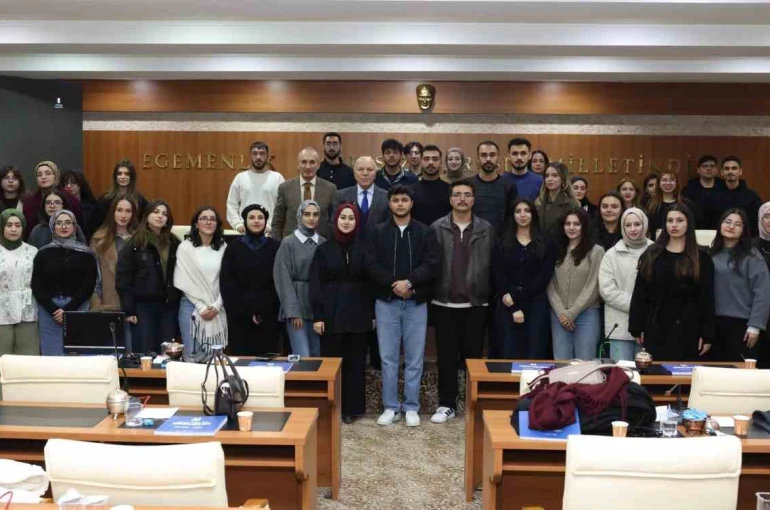 Başkan Sekmen, EBYÜ Hukuk Fakültesi öğrencilerini ağırladı