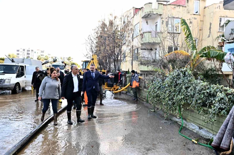 Başkan Uysal: "Yoğun yağış bazı teknik aksaklıklarla birleşince sel ve su baskınlarına neden oldu"