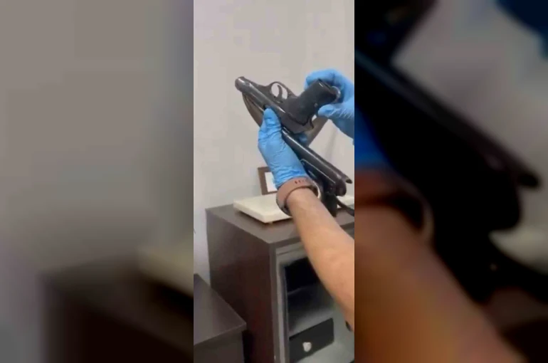 Başkan yardımcısının odasından ruhsatsız silah çıktı