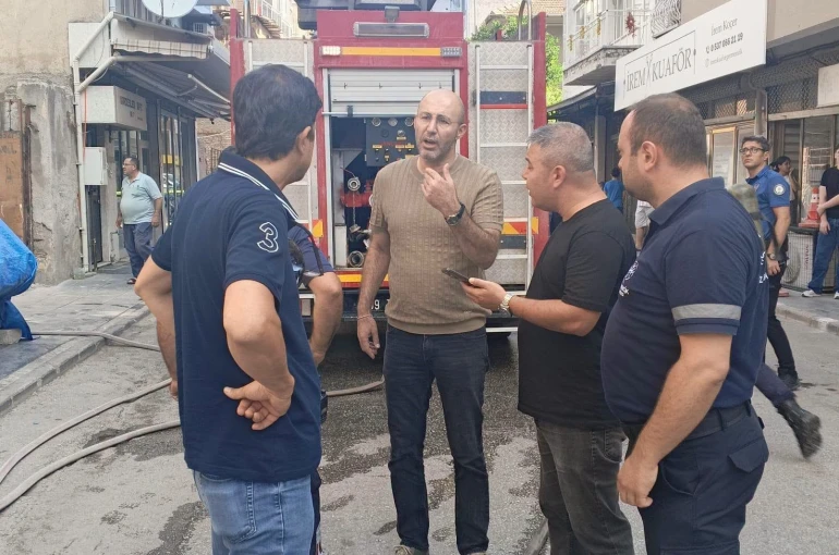 Başkan Zencirci, yanan mağazada incelemelerde bulundu 