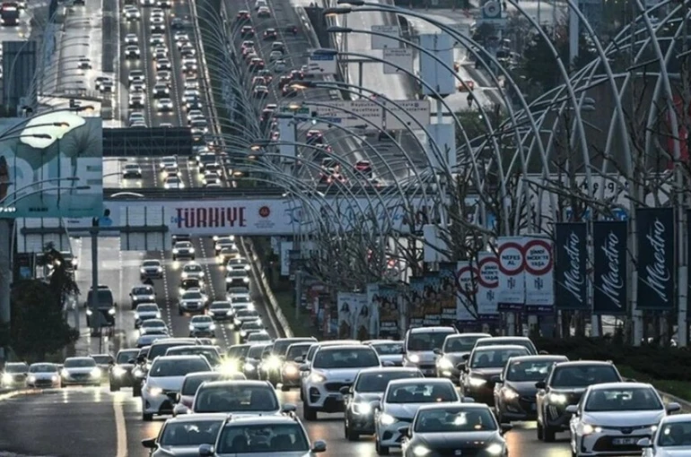 Başkentin büyüyen trafik sorunu karşısında Ankara Büyükşehir Belediyesi yetersiz kaldı