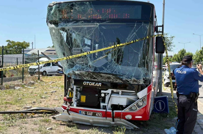 Başkentte EGO otobüsü kaza yaptı: 1 ölü, 9 yaralı