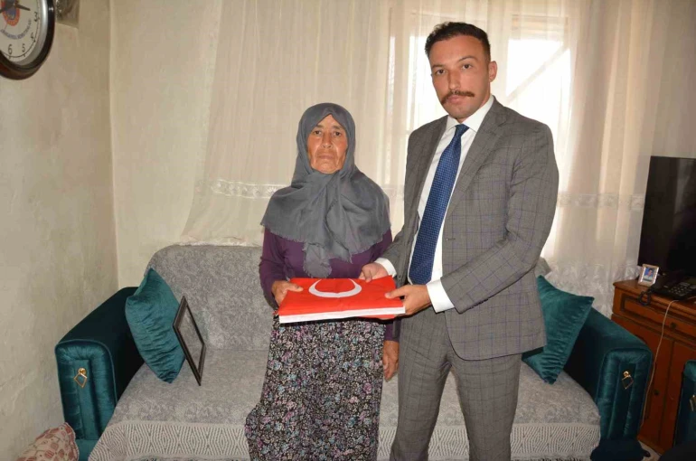 Başsavcı Ozan Kapıcı, şehit annesini evinde ziyaret etti 