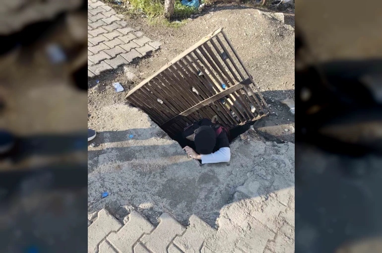 Bastığı gider mazgalı kayan kız öğrenci, 1 buçuk metrelik çukura düştü