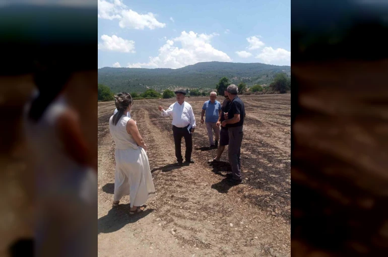 Baştuğ Yelişyurt’ta 14 ton saman balyası yanan üreticiyi ziyaret etti
