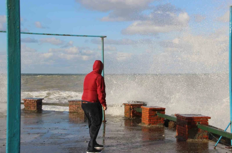 Batı Karadeniz’in iç kesimlerinde kuvvetli rüzgar uyarısı