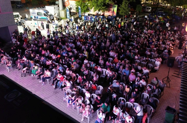 Batıkent Mahallesi’nde açık havada sinema keyfi yaşandı
