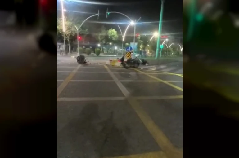 Batman’da 2 kişinin yaralandığı kaza anı güvenlik kameralarına yansıdı