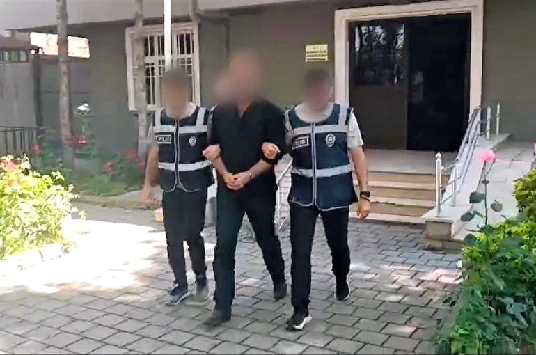 Batman’da 20 yıl kesinleşmiş hapis cezasıyla aranan firari trafik ekiplerine takıldı