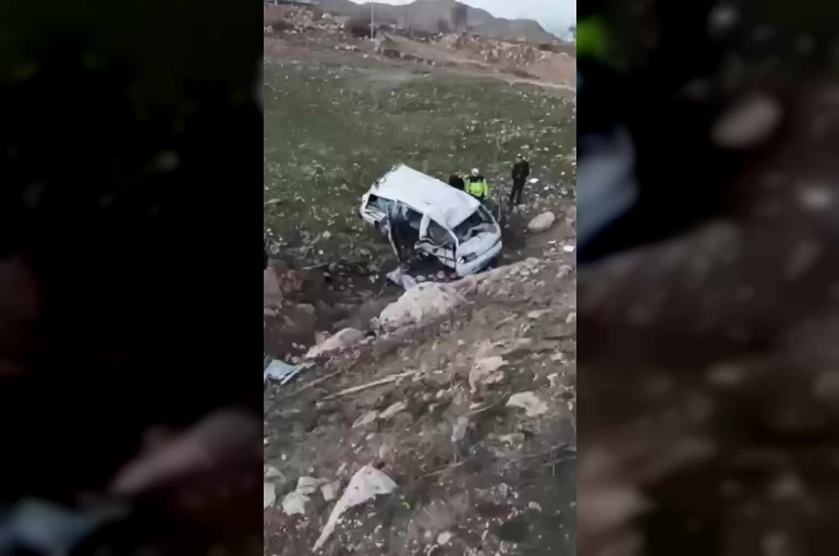 Batman’da araç uçuruma yuvarlandı: 3 ağır yaralı
