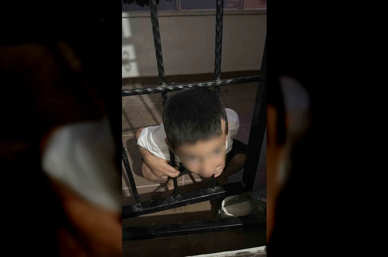 Batman’da balkona kafası sıkışan çocuk itfaiye tarafından kurtarıldı