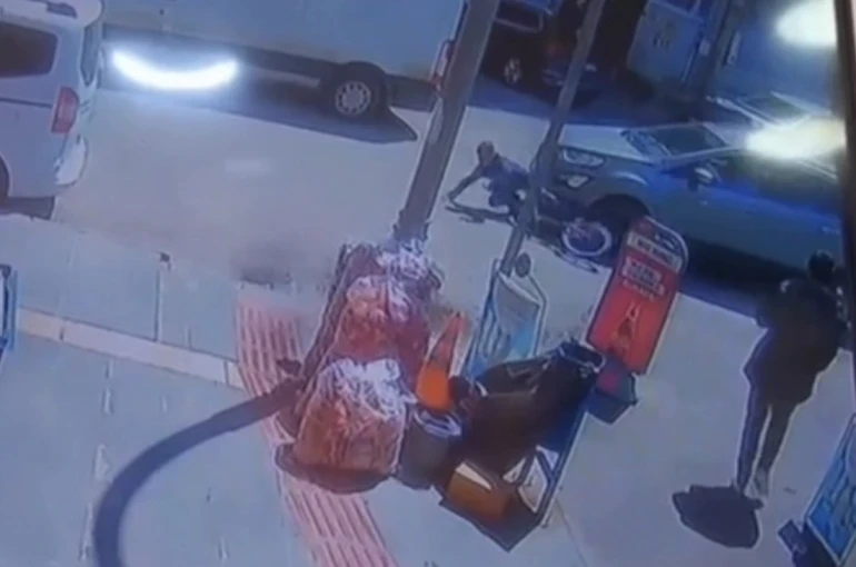 Batman’da bisikletiyle otomobilin altına giren çocuk metrelerce sürüklendi: O anlar kamerada