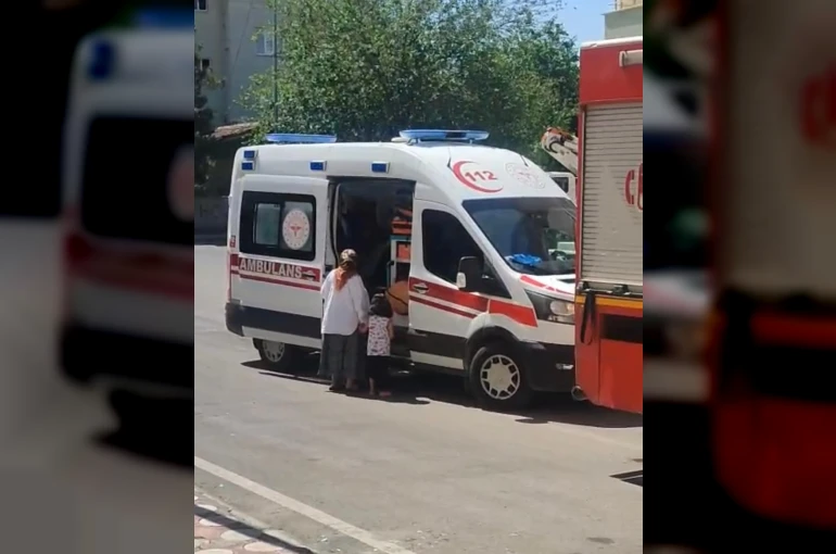 Batman’da ev yangınında 2 kişi dumandan etkilendi