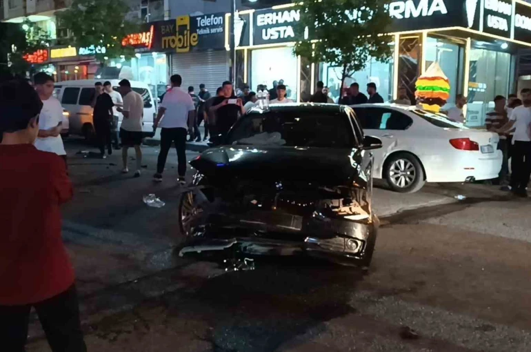 Batman’da iki otomobil çarpıştı: 1 yaralı