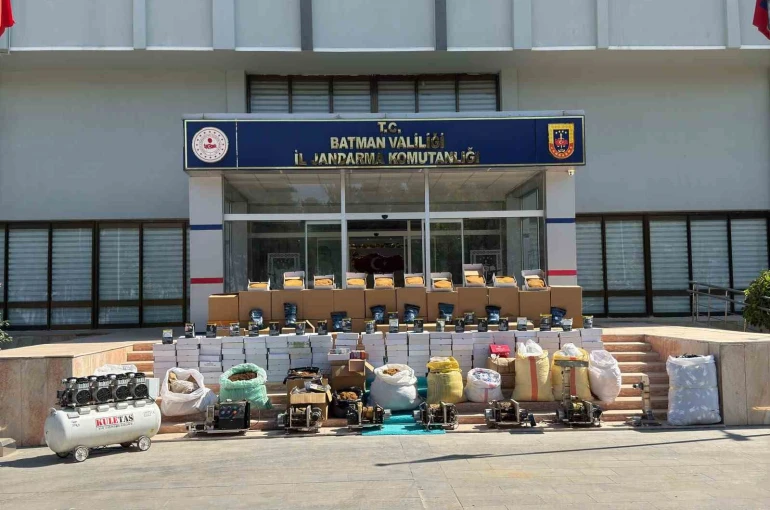 Batman’da kaçakçılık operasyonunda binlerce kaçak ürün ele geçirildi