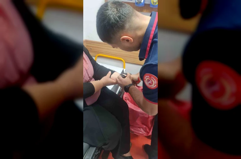 Batman’da kadının bileğine sıkışan bilezik itfaiye ekiplerince çıkarıldı